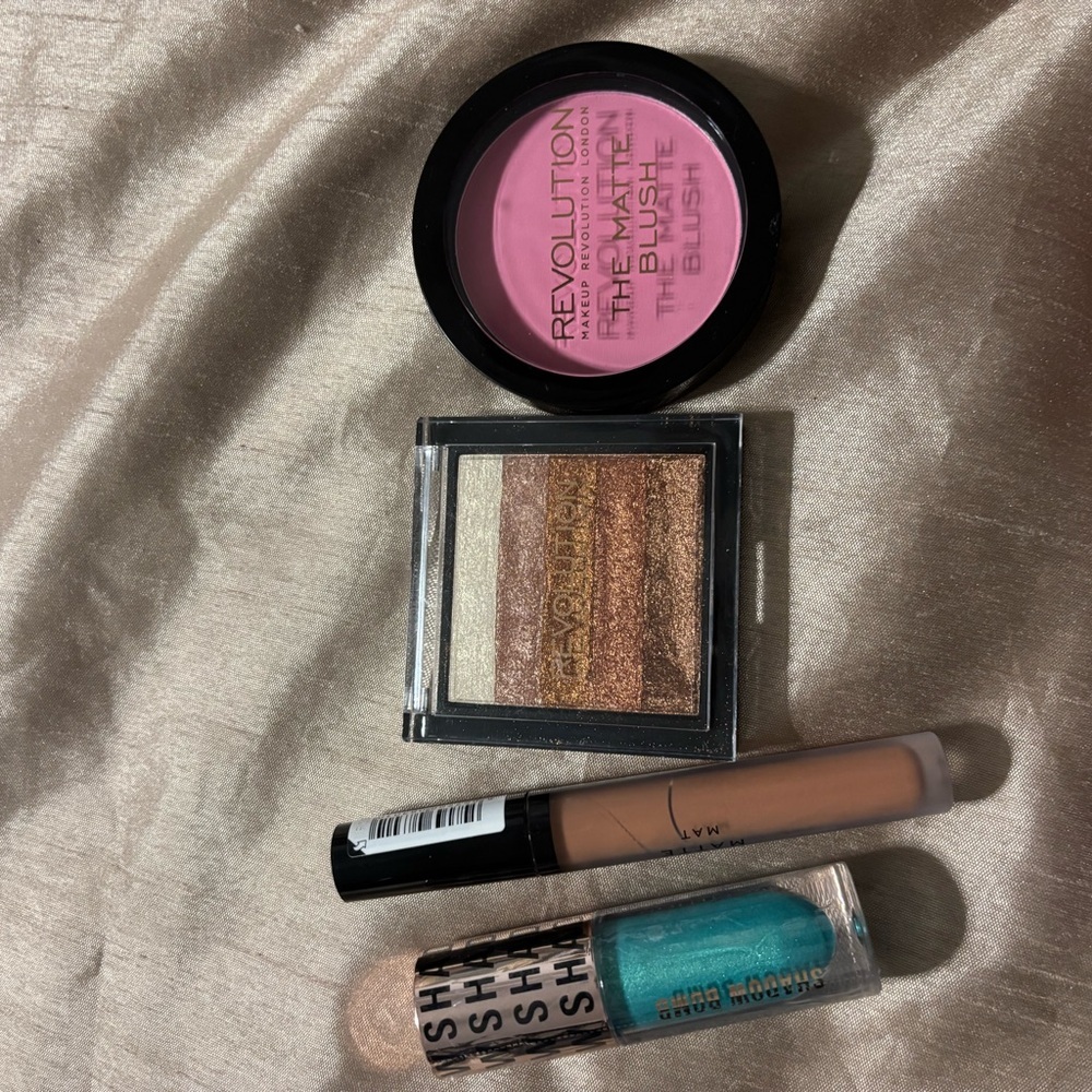 Revolution Make Up Bundle Set